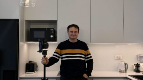 Saša Stojanović sa profesionalnom opremom za slikanje u 360 stepeni