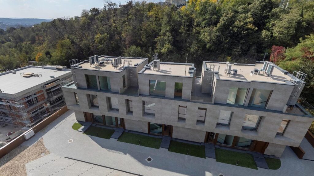 Virtuelna tura kuća u nizu na Dedinju – pogled iz vazduha